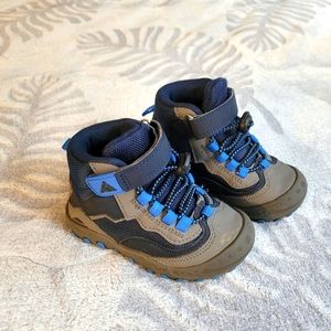 🎀 Toddler hiking boots size 24 (7.5 US)
